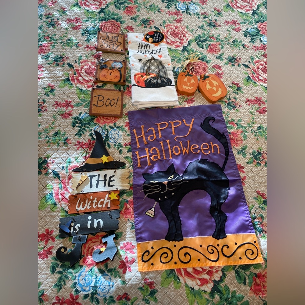Halloween Decor Set with Black Cat and Pumpkin Designs